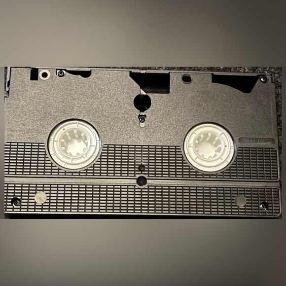 Preowned Great Condition VHS Signs 2002 . - Picture 6 of 12